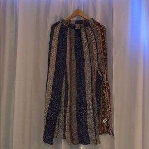 Flowy front slit long skirt